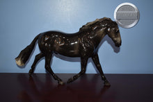 Load image into Gallery viewer, Limerick-Breyerfest Exclusive-Cleveland Bey Mold-Breyer Traditional