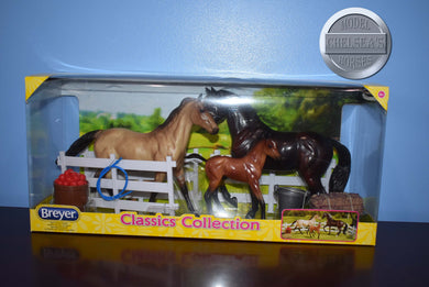 Sport Horse Family-Damaged Box-New in Box-Breyer Classic