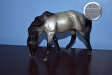 Load image into Gallery viewer, Silver Blue Roan from Cloud&#39;s Encore Set-Rojo Mold-Breyer Classic