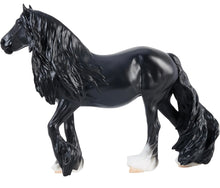 Load image into Gallery viewer, GG Kiss Me Kate-Vanner Mare Mold-New in Box-Breyer Traditional-PRE ORDER