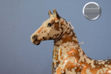 Load image into Gallery viewer, Giltedge-Hackney Mold-Breyer Traditional