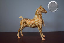 Load image into Gallery viewer, Giltedge-Hackney Mold-Breyer Traditional