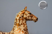 Load image into Gallery viewer, Giltedge-Hackney Mold-Breyer Traditional