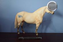 Load image into Gallery viewer, Winner&#39;s Circle-Adios Mold-Autograph Model-Breyerfest Exclusive-Breyer Traditional