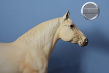 Load image into Gallery viewer, Winner&#39;s Circle-Adios Mold-Autograph Model-Breyerfest Exclusive-Breyer Traditional