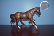 Load image into Gallery viewer, Chestnut Sport Horse-Gem Twist Mold-Breyer Traditional