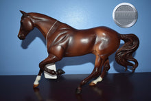 Load image into Gallery viewer, Chestnut Sport Horse-Gem Twist Mold-Breyer Traditional