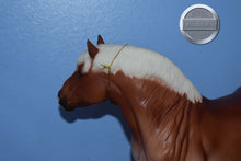 Load image into Gallery viewer, Rhenish Draft-Matte Version-Breyerfest Exclusive-Georg Mold-Breyer Traditional