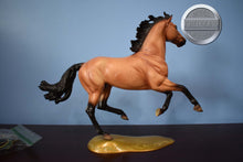 Load image into Gallery viewer, Jewel-Holiday Exclusive-Show Jumping Mold-Breyer Traditional