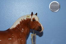 Load image into Gallery viewer, Glossy Rhenish Draft-Breyerfest Exclusive-Georg Mold-Breyer Traditional