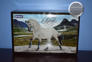 Astrid-Matte Version-With Box and COA-Premier Club Exclusive-Breyer Traditional
