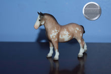 Load image into Gallery viewer, Roan Sabino from Parade of Breeds-G1 Draft Mold-Breyer Stablemate