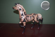 Load image into Gallery viewer, Nevermore-Halloween Exclusive-Mustang Mare Mold-Breyer Traditional