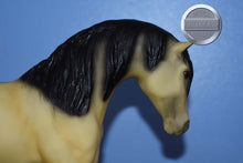 Load image into Gallery viewer, Fugir Cacador-Foundation Stallion Mold-Breyer Traditional