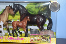 Load image into Gallery viewer, Sport Horse Family-Damaged Box-New in Box-Breyer Classic