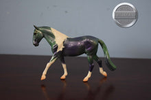 Load image into Gallery viewer, Merry and Bright-Holiday Exclusive-Irish Cob Mold-Breyer Stablemate