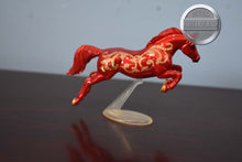 Load image into Gallery viewer, Red Swirls and Snowflakes-Holiday Exclusive-Jumping Warmblood Mold-Breyer Stablemate