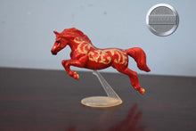 Load image into Gallery viewer, Red Swirls and Snowflakes-Holiday Exclusive-Jumping Warmblood Mold-Breyer Stablemate