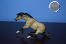 Load image into Gallery viewer, Buckskin Reining Horse-WEG Exclusive-Reining Horse Mold-Breyer Stablemate