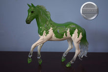 Load image into Gallery viewer, Wintergreen-Holiday Exclusive-Harper Mold-Breyer Classic
