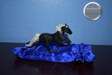 Load image into Gallery viewer, Fylkir-Glossy Silver Black-Stablemate Club Exclusive-Breyer Stablemate