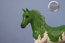 Load image into Gallery viewer, Wintergreen-Holiday Exclusive-Harper Mold-Breyer Classic