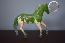 Load image into Gallery viewer, Wintergreen-Holiday Exclusive-Harper Mold-Breyer Classic