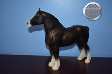 Load image into Gallery viewer, Shire Mare-Clydesdale Mare Mold-Breyer Traditional