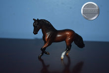 Load image into Gallery viewer, Dark Bay Paso Fino-Paso Fino Mold-Breyer Stablemate