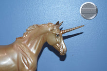 Load image into Gallery viewer, Rosalind and Rigel-Unicorn Gift Set-Giselle and Gilen Mold-Breyer Traditional