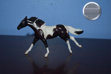 Load image into Gallery viewer, Black Pinto from Flicka and Family Set-Thoroughbred Mold-Breyer Stablemate