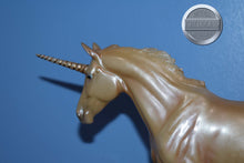 Load image into Gallery viewer, Rosalind and Rigel-Unicorn Gift Set-Giselle and Gilen Mold-Breyer Traditional