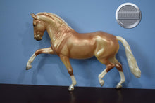 Load image into Gallery viewer, Winter Wonderland-NO COSTUME-Totilas Mold-Breyer Traditional