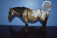 Load image into Gallery viewer, Hat's Off To You-Breyerfest Exclusive-Old Timer Mold-Breyer Traditional