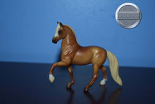 Load image into Gallery viewer, Palomino from Pony Gals Set-Peruvian Paso Mold-Breyer Stablemate