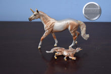 Load image into Gallery viewer, Sunchaser-Fairytale Friends Series-Thoroughbred Mold-Breyer Stablemate