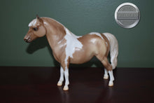 Load image into Gallery viewer, Mittens-Holiday Exclusive-Pony Only-Shetland Pony Mold-Breyer Traditional