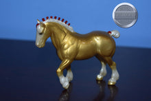 Load image into Gallery viewer, Clydesdale Christmas-Gold Version-Holiday Exclusive-Mini Clydesdale Mold-Breyer Stablemate