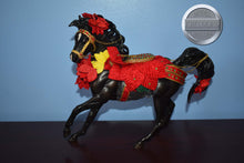 Load image into Gallery viewer, Noche Buena-Holiday Exclusive-Ethereal Mold-Breyer Traditional