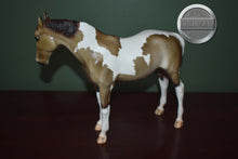 Load image into Gallery viewer, Lillian and Molly-Vintage Club Exclusive-NO BOX NO COA-Thoroughbred Nursing Mare and Foal Mold-Breyer Traditional