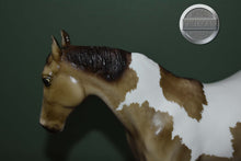 Load image into Gallery viewer, Lillian and Molly-Vintage Club Exclusive-NO BOX NO COA-Thoroughbred Nursing Mare and Foal Mold-Breyer Traditional