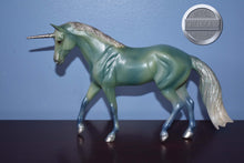 Load image into Gallery viewer, Le Mer-Unicorn-Stock Horse Gelding Mold-Breyer Classic