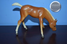 Load image into Gallery viewer, Body-Grazing Foal Mold-Breyer Traditional