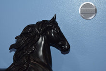 Load image into Gallery viewer, Body-Goffert Mold-Breyer Traditional