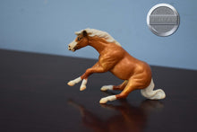 Load image into Gallery viewer, Mini Smart n Shiney-Breyerfest Exclusive-Reining Horse Mold-Breyer Stablemate