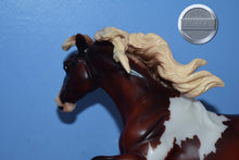 Load image into Gallery viewer, Shelby-Chestnut Pinto Paint Version-Nokota Mold-Breyer Traditional
