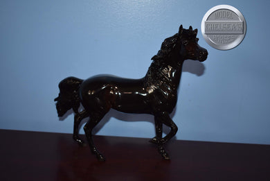 Namid-Glossy Version-Breyerfest Exclusive-Mustang Mare Mold-Breyer Traditional