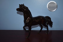 Load image into Gallery viewer, Namid-Glossy Version-Breyerfest Exclusive-Mustang Mare Mold-Breyer Traditional