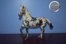 Load image into Gallery viewer, Haute Couture-Breyerfest Exclusive-Marwari Mold-Breyer Traditional