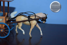 Load image into Gallery viewer, Annie Oakley Wagon-Breyer Accessories and Stablemate